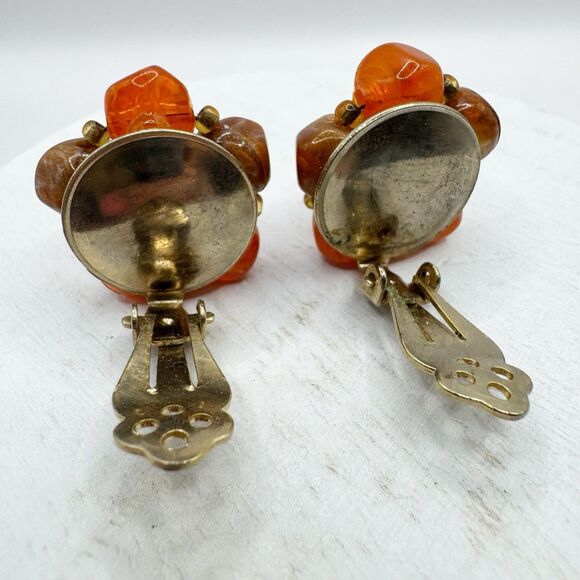 KRAMER Vintage Orange Beaded Floral Earrings Clip On Clustered Gold Tone Classic - Picture 11 of 11